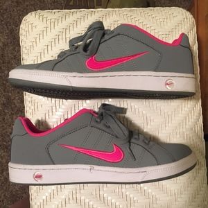 Nike Shoes Size 8.5